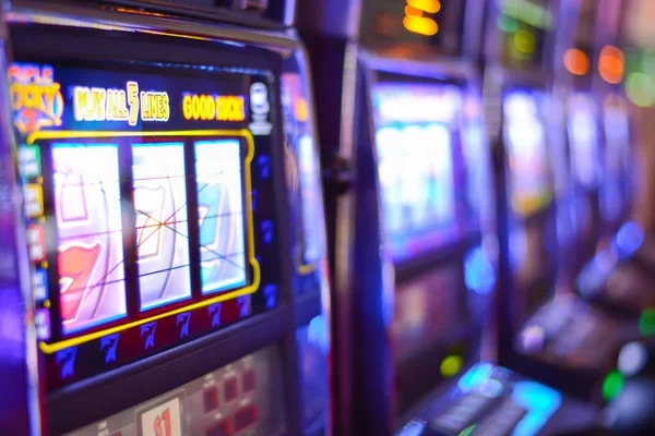 Close-up of roulette wheel spinning at an asiabet live table with bet placement interface
